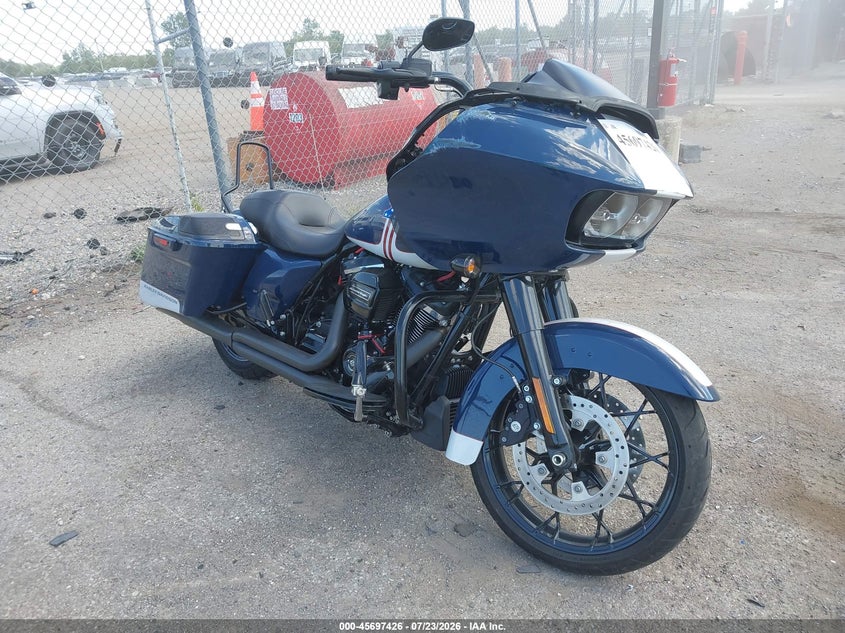 2020 Harley-davidson Road glide VIN 1HD1KTP10LB641025 IAAI salvage auction — RIGHT FRONT, Salvage Title, sold $9,850 on 2026-09-01 (photo 1)