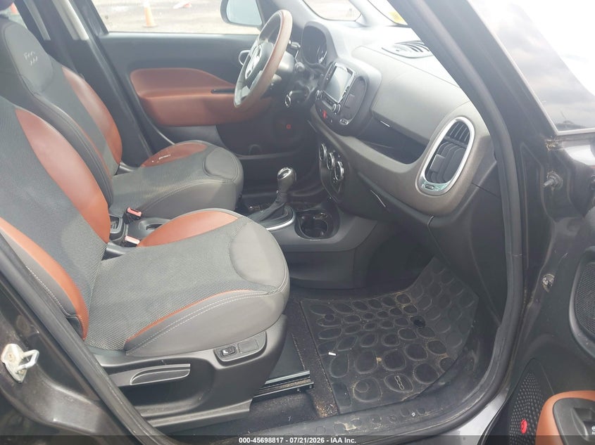 2014 Fiat 500l VIN ZFBCFADH0EZ017808 IAAI salvage auction — NORMAL WEAR, Clear (New York), sold $450 on 2026-08-04 (photo 5)
