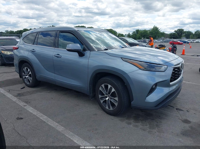 2022 Toyota Highlander VIN 5TDHZRBH0NS185171 — IAAI salvage auction photo