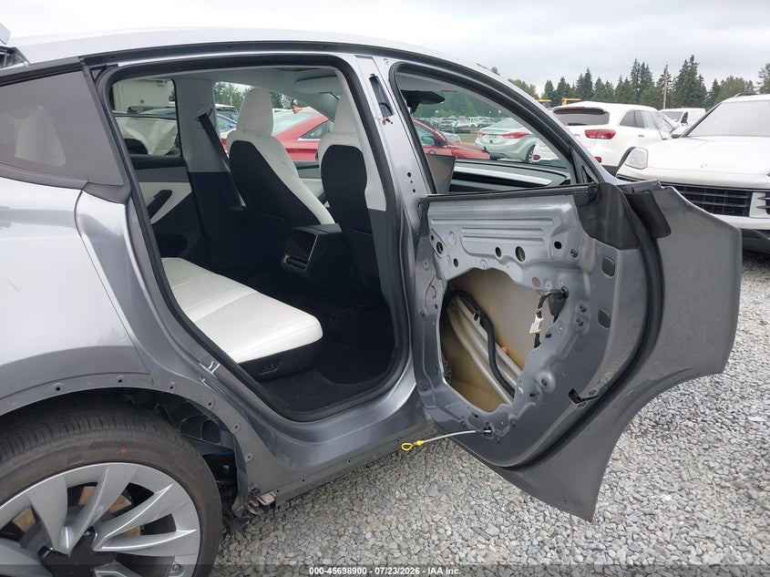 2026 Tesla Model y VIN 7SAYGDEE5TF454781 IAAI salvage auction — REAR END, Salvage Title, sold $25,250 on 2026-08-28 (photo 8)