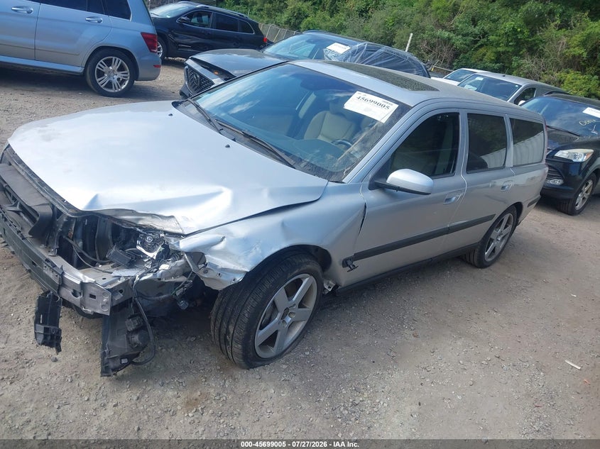 2004 Volvo V70 VIN YV1SJ52Y942411729 IAAI salvage auction — FRONT END, Clear (Massachusetts), sold $400 on 2026-08-11 (photo 2)