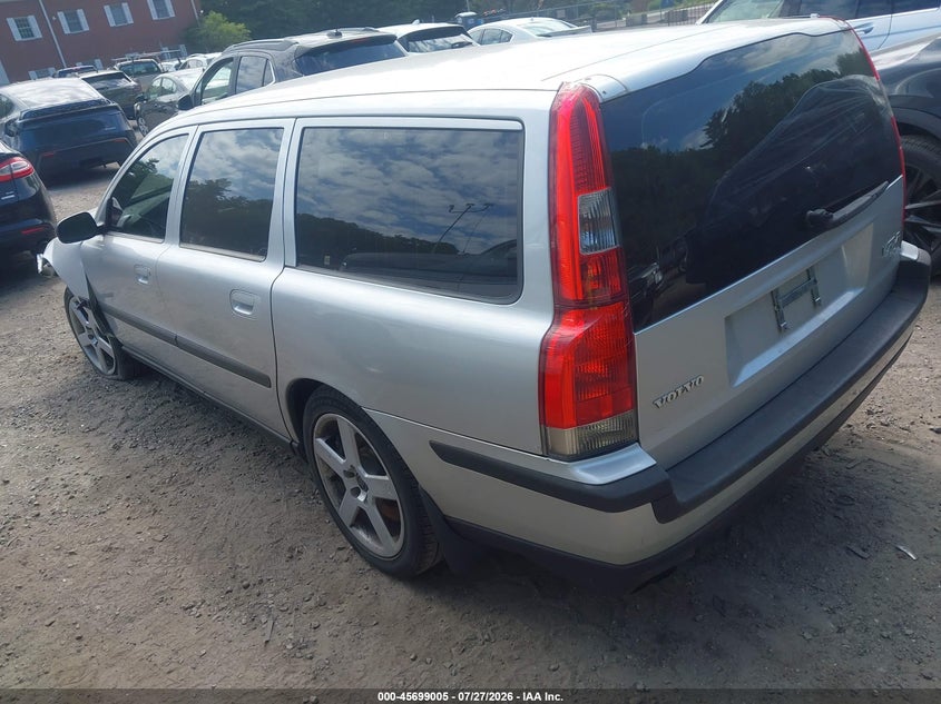 2004 Volvo V70 VIN YV1SJ52Y942411729 IAAI salvage auction — FRONT END, Clear (Massachusetts), sold $400 on 2026-08-11 (photo 3)