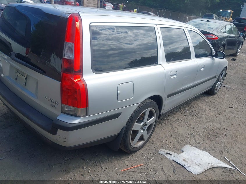 2004 Volvo V70 VIN YV1SJ52Y942411729 IAAI salvage auction — FRONT END, Clear (Massachusetts), sold $400 on 2026-08-11 (photo 4)
