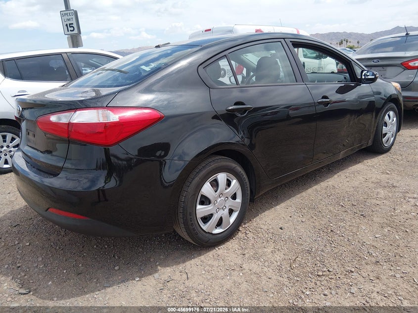 2015 Kia Forte VIN KNAFX4A63F5358640 IAAI salvage auction — NORMAL WEAR, Salvage Title, sold $200 on 2026-07-28 (photo 4)