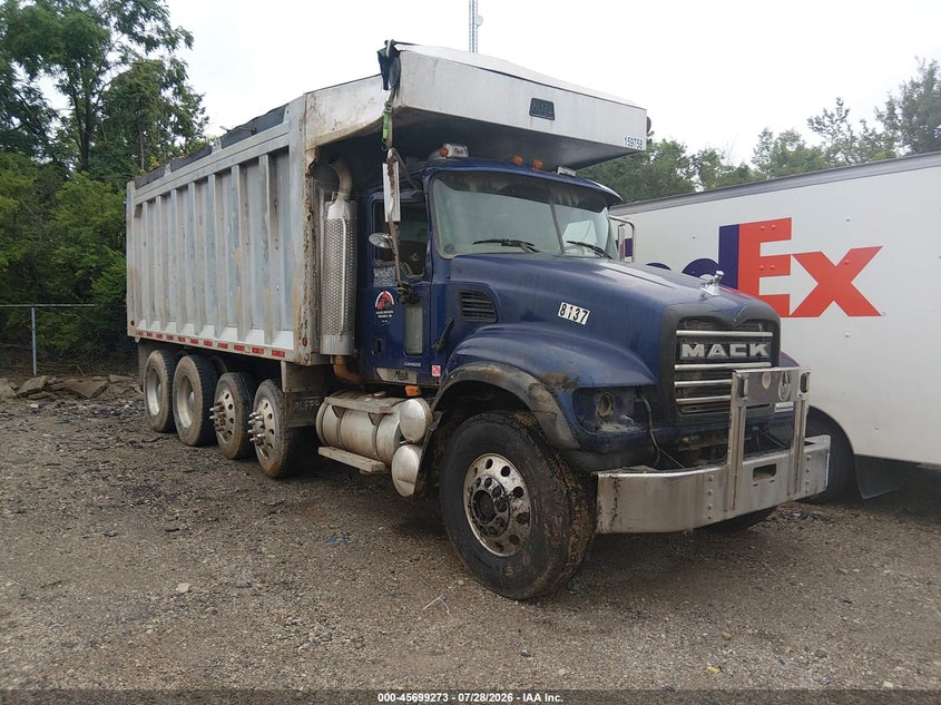 2007 Mack 700 cv700 VIN 1M2AG11C67M068137 IAAI salvage auction — SIDE, Salvage (Ohio), sold $3,550 on 2026-09-09 (photo 1)