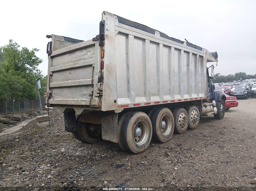 2007 Mack 700 cv700 VIN 1M2AG11C67M068137 IAAI salvage auction — SIDE, Salvage (Ohio), sold $3,550 on 2026-09-09 (photo 4)