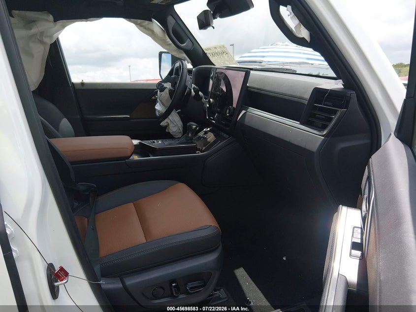 2026 Lexus Gx VIN JTJVBCDX5T5084894 IAAI salvage auction — SIDE, Wait Title, sold $48,000 on 2026-08-10 (photo 5)