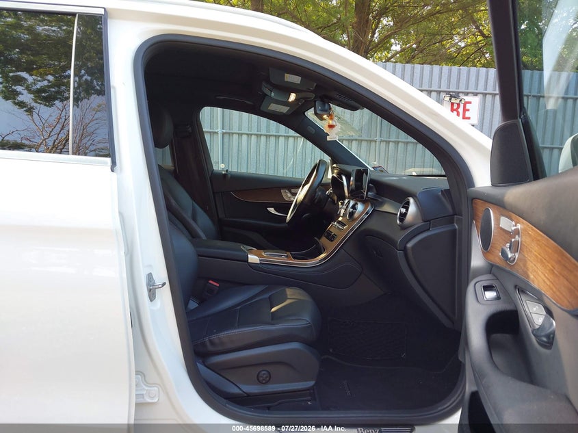 2020 Mercedes-benz Glc VIN W1N0G8DB8LV257655 IAAI salvage auction — LEFT FRONT, Wait Title, sold $9,500 on 2026-09-09 (photo 5)