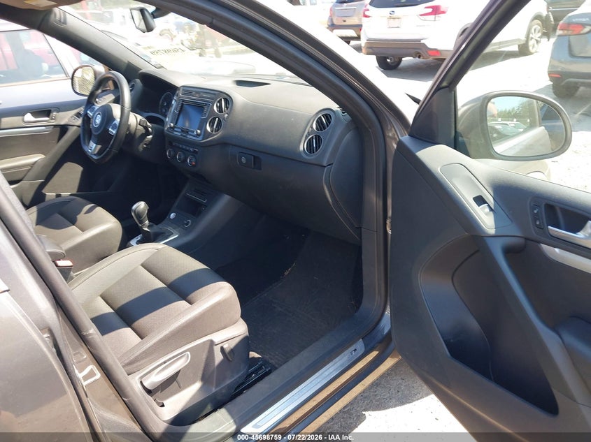 2016 Volkswagen Tiguan VIN WVGAV7AXXGW616897 IAAI salvage auction — NORMAL WEAR, Clear (Washington), sold $950 on 2026-08-05 (photo 5)