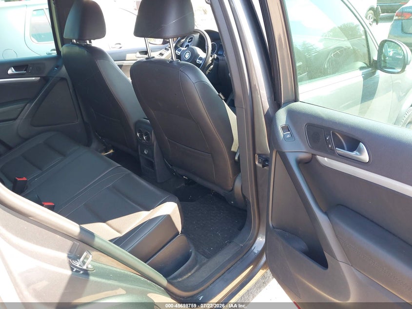 2016 Volkswagen Tiguan VIN WVGAV7AXXGW616897 IAAI salvage auction — NORMAL WEAR, Clear (Washington), sold $950 on 2026-08-05 (photo 8)