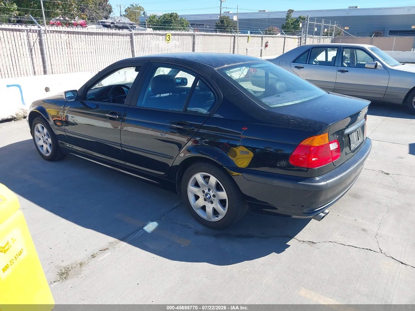 2001 BMW 3 series VIN WBAAV33411EE26855 IAAI salvage auction — NORMAL WEAR, Clear - Dealer Only (California), sold $2,350 on 2026-07-29 (photo 3)