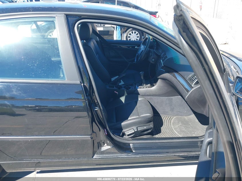 2001 BMW 3 series VIN WBAAV33411EE26855 IAAI salvage auction — NORMAL WEAR, Clear - Dealer Only (California), sold $2,350 on 2026-07-29 (photo 5)