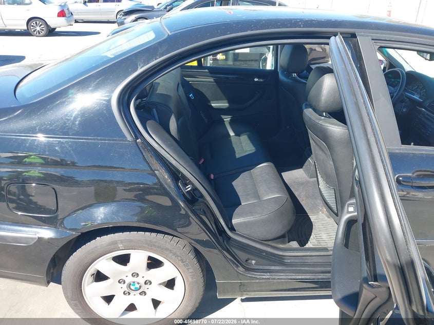 2001 BMW 3 series VIN WBAAV33411EE26855 IAAI salvage auction — NORMAL WEAR, Clear - Dealer Only (California), sold $2,350 on 2026-07-29 (photo 8)