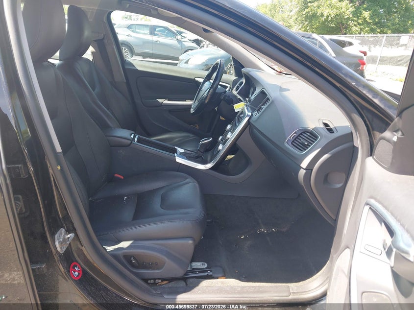 2015 Volvo S60 VIN YV126MFK8F1336130 IAAI salvage auction — LEFT & RIGHT, Salvage Title, sold $475 on 2026-08-17 (photo 5)