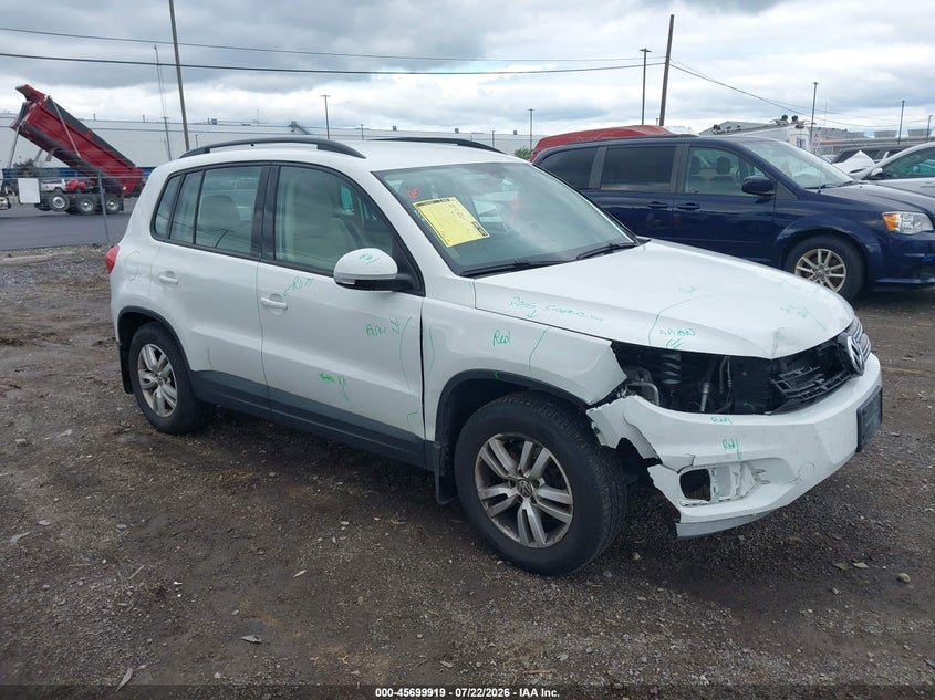 2016 Volkswagen Tiguan VIN WVGBV7AX9GW559788 IAAI salvage auction — RIGHT FRONT, Wait Title, sold $2,100 on 2026-08-05 (photo 1)