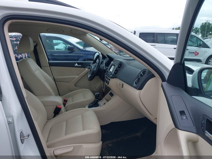 2016 Volkswagen Tiguan VIN WVGBV7AX9GW559788 IAAI salvage auction — RIGHT FRONT, Wait Title, sold $2,100 on 2026-08-05 (photo 5)