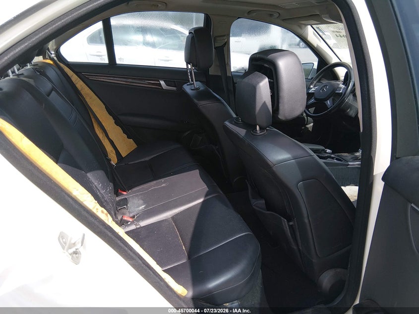 2012 Mercedes-benz C-klasse VIN WDDGF4HB7CR215326 IAAI salvage auction — NORMAL WEAR, Wait Title, sold $275 on 2026-08-14 (photo 8)