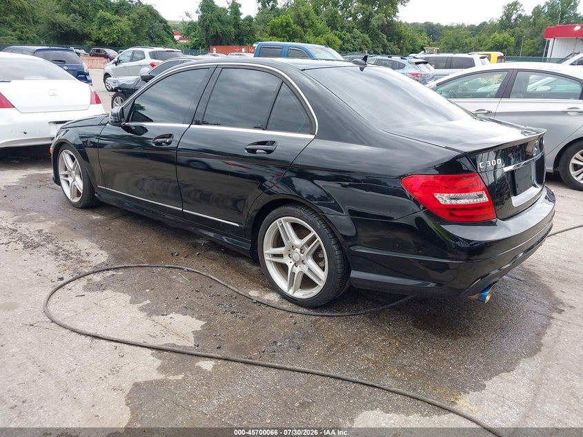 2013 Mercedes-benz C-klasse VIN WDDGF8AB8DA806606 IAAI salvage auction — HAIL, Salvage Title, sold $925 on 2026-08-13 (photo 3)