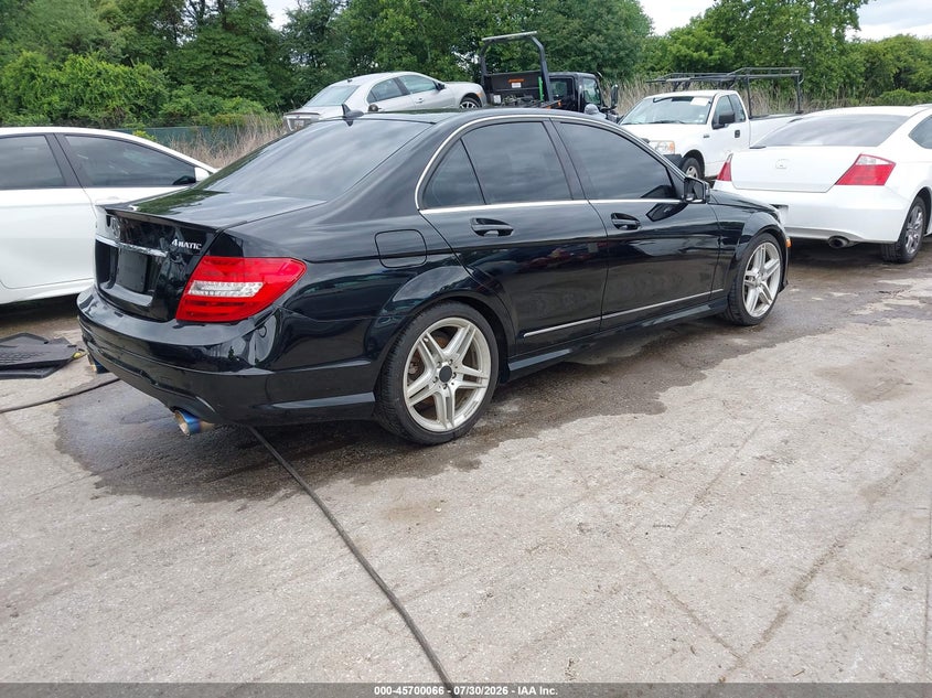 2013 Mercedes-benz C-klasse VIN WDDGF8AB8DA806606 IAAI salvage auction — HAIL, Salvage Title, sold $925 on 2026-08-13 (photo 4)