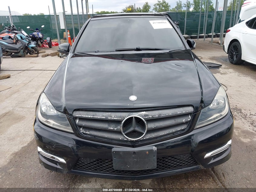 2013 Mercedes-benz C-klasse VIN WDDGF8AB8DA806606 IAAI salvage auction — HAIL, Salvage Title, sold $925 on 2026-08-13 (photo 6)