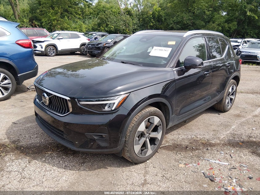 2025 Volvo Xc40 VIN YV4L12UE0S2489841 IAAI salvage auction — SIDE, Wait Title, sold $9,100 on 2026-08-19 (photo 2)