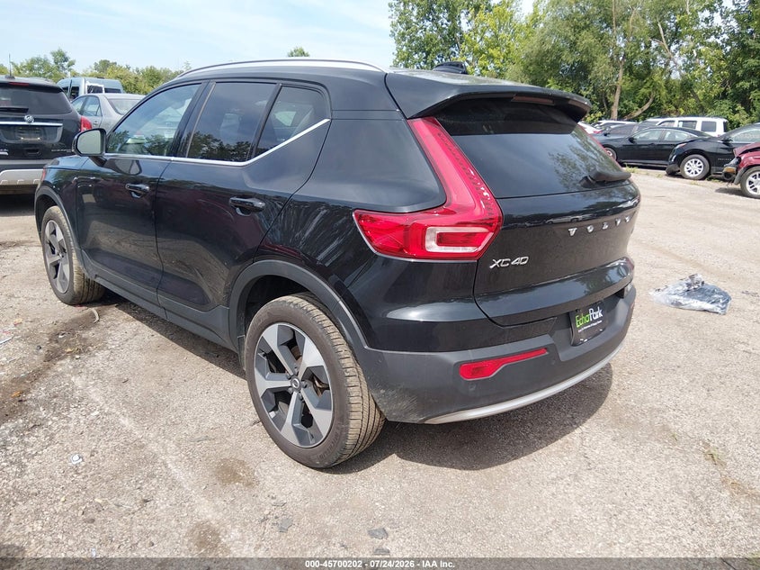 2025 Volvo Xc40 VIN YV4L12UE0S2489841 IAAI salvage auction — SIDE, Wait Title, sold $9,100 on 2026-08-19 (photo 3)
