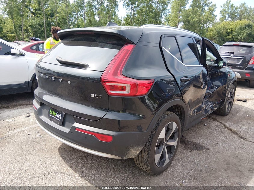 2025 Volvo Xc40 VIN YV4L12UE0S2489841 IAAI salvage auction — SIDE, Wait Title, sold $9,100 on 2026-08-19 (photo 4)