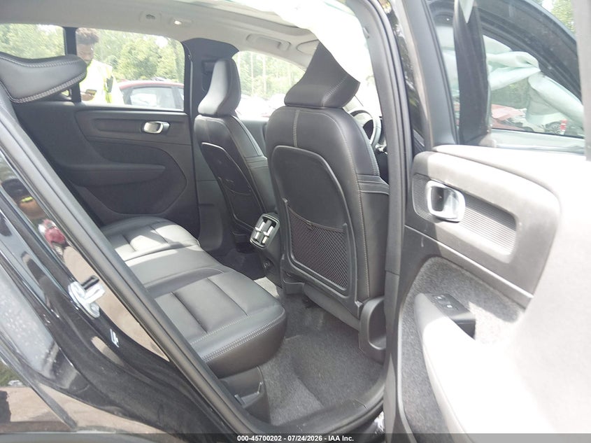 2025 Volvo Xc40 VIN YV4L12UE0S2489841 IAAI salvage auction — SIDE, Wait Title, sold $9,100 on 2026-08-19 (photo 8)
