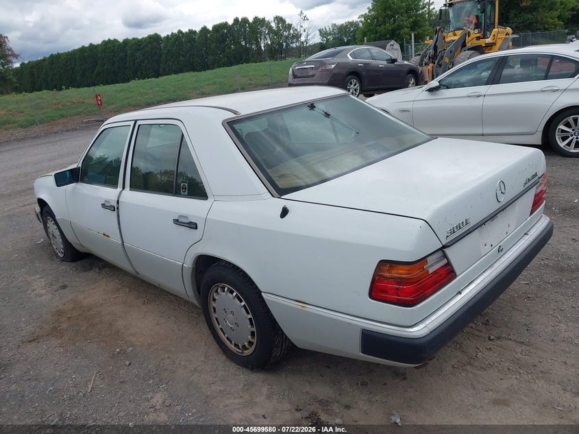 1992 Mercedes-benz 300 VIN WDBED30D9NB647683 IAAI salvage auction — NORMAL WEAR, Clear (New York), sold $425 on 2026-07-30 (photo 3)
