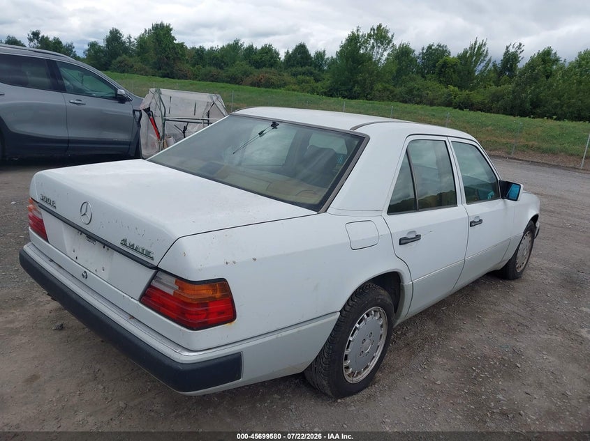 1992 Mercedes-benz 300 VIN WDBED30D9NB647683 IAAI salvage auction — NORMAL WEAR, Clear (New York), sold $425 on 2026-07-30 (photo 4)