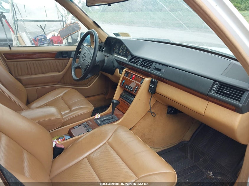 1992 Mercedes-benz 300 VIN WDBED30D9NB647683 IAAI salvage auction — NORMAL WEAR, Clear (New York), sold $425 on 2026-07-30 (photo 5)