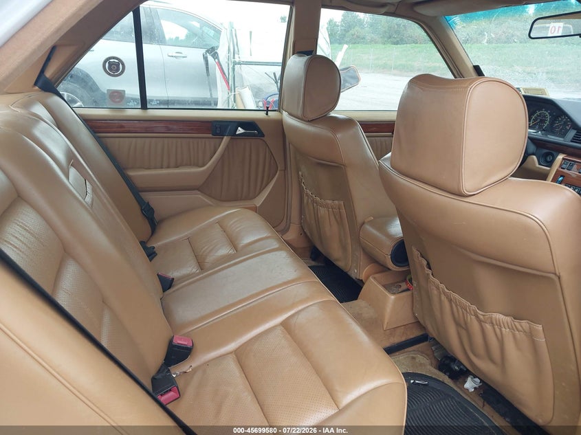 1992 Mercedes-benz 300 VIN WDBED30D9NB647683 IAAI salvage auction — NORMAL WEAR, Clear (New York), sold $425 on 2026-07-30 (photo 8)