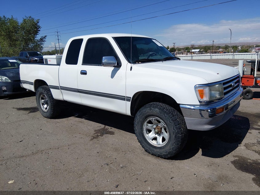 1998 Toyota T100 VIN JT4UN22D4W0054523 IAAI salvage auction — NORMAL WEAR, Clear (New Mexico), sold $675 on 2026-07-29 (photo 1)