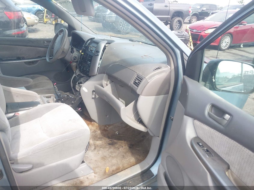 2008 Toyota Sienna VIN 5TDZK23C28S203595 IAAI salvage auction — NORMAL WEAR, Clear (Florida), sold $350 on 2026-07-28 (photo 5)