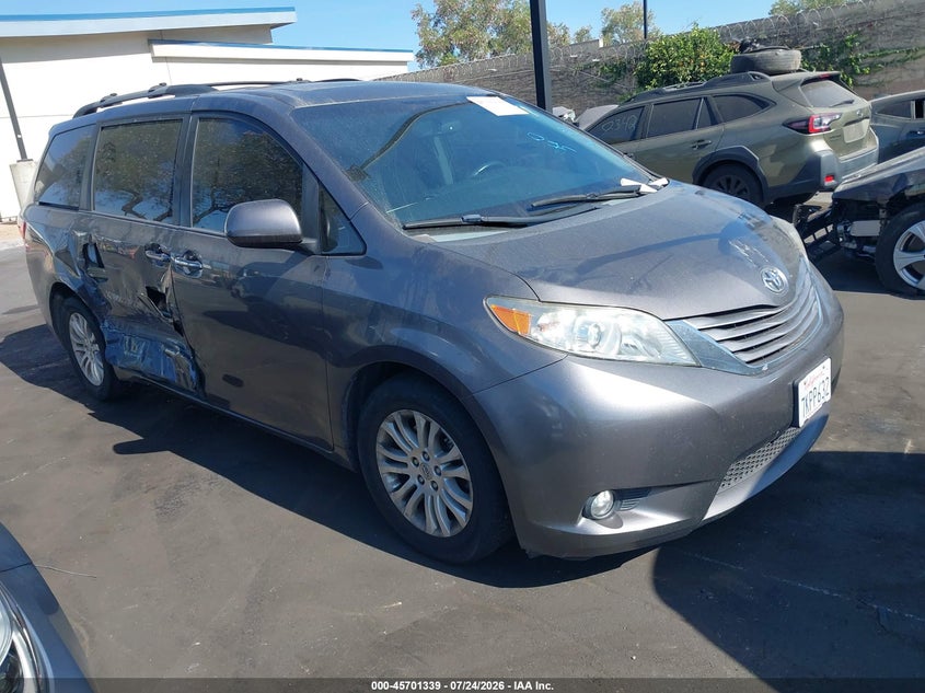 2015 Toyota Sienna VIN 5TDYK3DC9FS572614 IAAI salvage auction — RIGHT SIDE, Salvage Certificate (California), sold $3,775 on 2026-07-31 (photo 1)