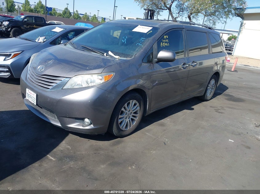 2015 Toyota Sienna VIN 5TDYK3DC9FS572614 IAAI salvage auction — RIGHT SIDE, Salvage Certificate (California), sold $3,775 on 2026-07-31 (photo 2)
