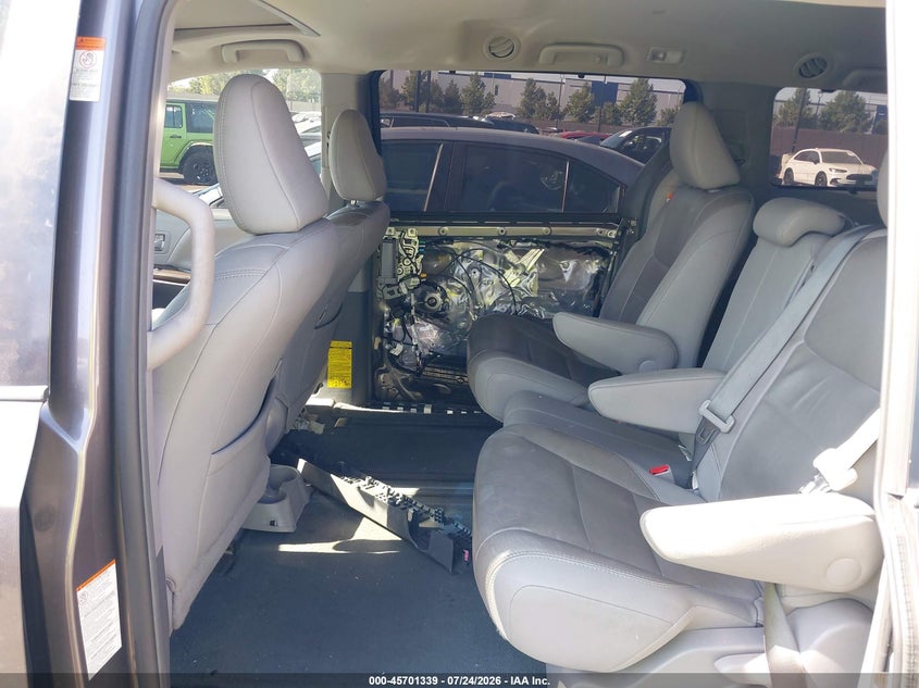 2015 Toyota Sienna VIN 5TDYK3DC9FS572614 IAAI salvage auction — RIGHT SIDE, Salvage Certificate (California), sold $3,775 on 2026-07-31 (photo 8)