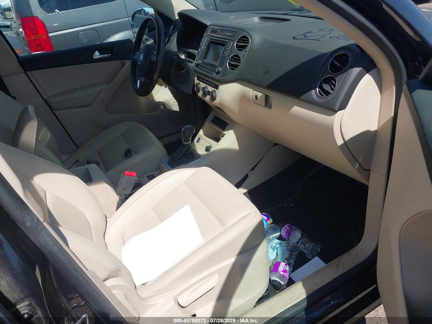 2016 Volkswagen Tiguan VIN WVGBV7AX0GK000296 IAAI salvage auction — NORMAL WEAR, Clear (Colorado), sold $825 on 2026-08-04 (photo 5)