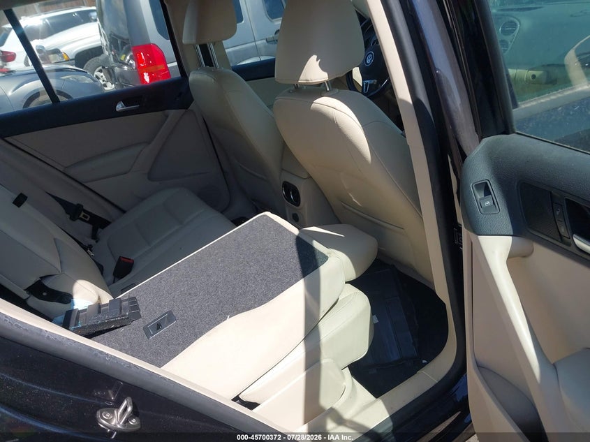 2016 Volkswagen Tiguan VIN WVGBV7AX0GK000296 IAAI salvage auction — NORMAL WEAR, Clear (Colorado), sold $825 on 2026-08-04 (photo 8)