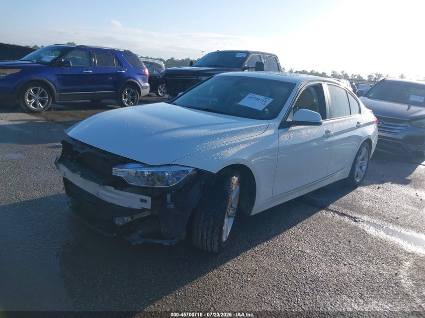 2013 BMW 3er VIN WBA3C3C51DF982585 IAAI salvage auction — FRONT END, Salvage Title, sold $1,050 on 2026-08-18 (photo 2)