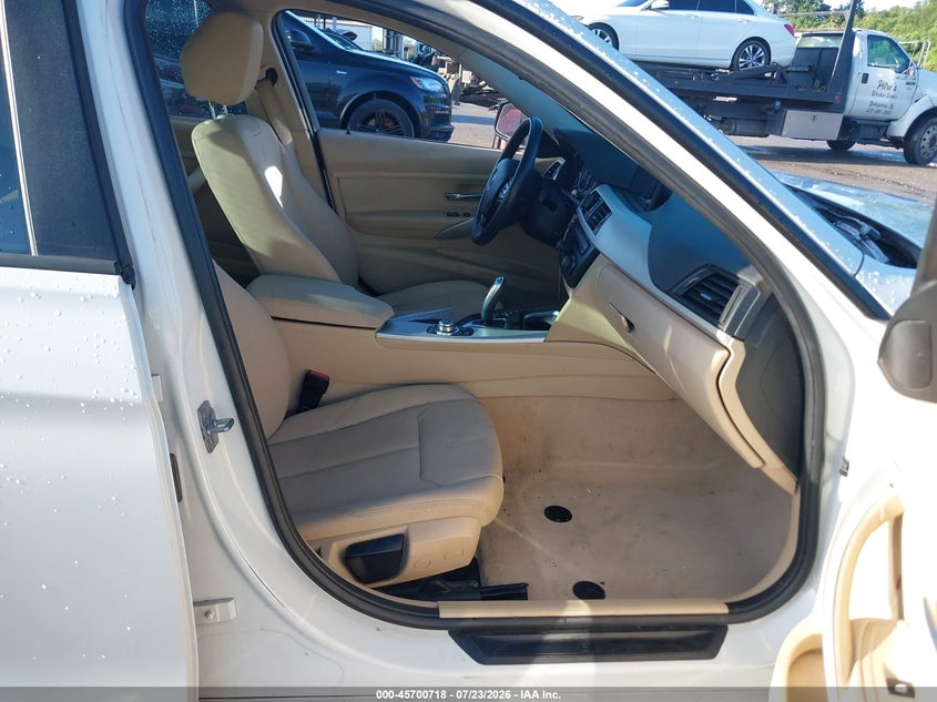 2013 BMW 3er VIN WBA3C3C51DF982585 IAAI salvage auction — FRONT END, Salvage Title, sold $1,050 on 2026-08-18 (photo 5)