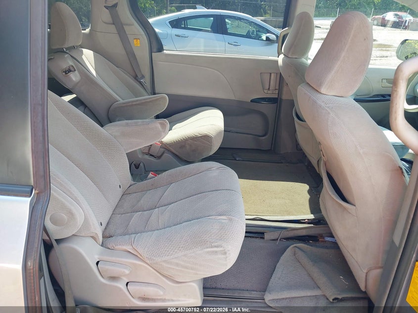 2011 Toyota Sienna VIN 5TDKK3DC5BS078282 IAAI salvage auction — NORMAL WEAR, Clear (Virginia), sold $25 on 2026-07-29 (photo 8)