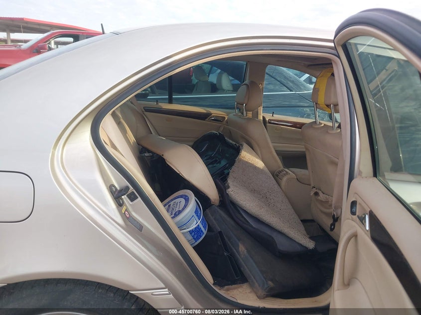 2001 Mercedes-benz C class VIN WDBRF61J81F055793 IAAI salvage auction — NORMAL WEAR, Clear-Dealer Only (Arizona), sold $175 on 2026-08-18 (photo 8)