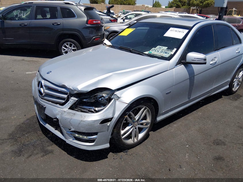 2012 Mercedes-benz C-klasse VIN WDDGF4HB3CR219454 IAAI salvage auction — NO DAMAGE, Wait Title, sold $1,100 on 2026-08-07 (photo 6)