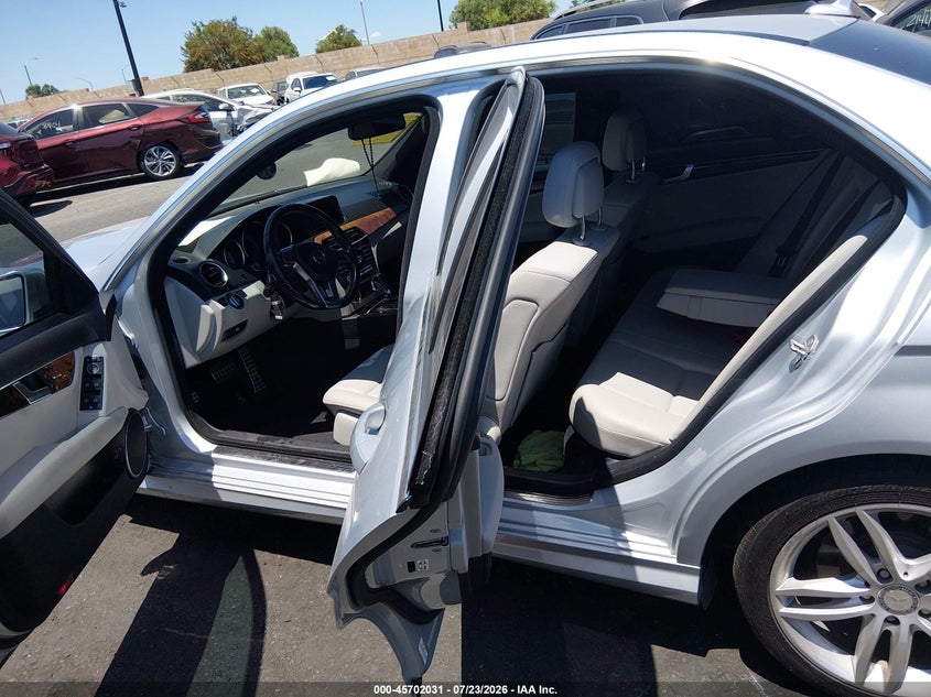 2012 Mercedes-benz C-klasse VIN WDDGF4HB3CR219454 IAAI salvage auction — NO DAMAGE, Wait Title, sold $1,100 on 2026-08-07 (photo 8)