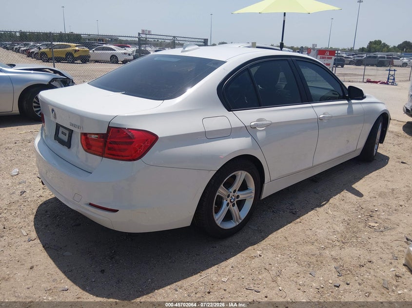 2015 BMW 3 series VIN WBA3C1C5XFP852984 IAAI salvage auction — NORMAL WEAR, Original (Texas), sold $325 on 2026-07-30 (photo 4)