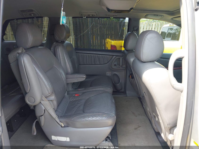 2004 Toyota Sienna VIN 5TDZA22C44S152924 IAAI salvage auction — NORMAL WEAR, Clear (Virginia), sold $225 on 2026-07-27 (photo 8)
