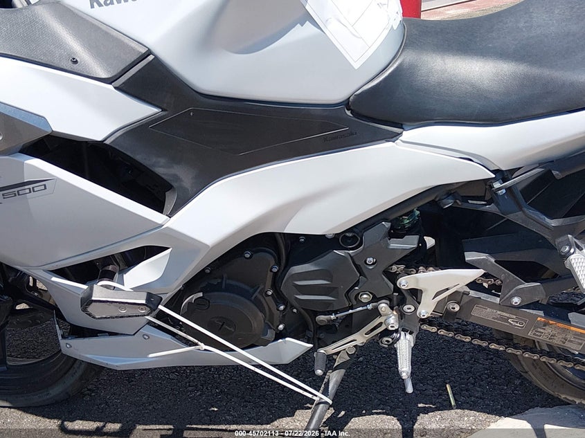 2025 Kawasaki Ninja VIN ML5EXGG14SDA67590 IAAI salvage auction — FRONT END, Wait Title, sold $525 on 2026-09-16 (photo 9)