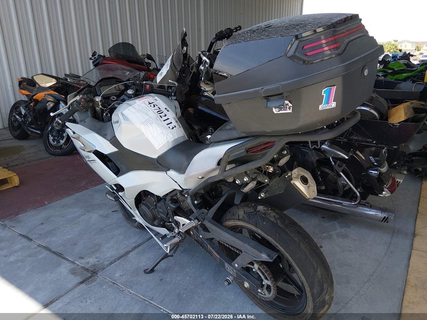 2025 Kawasaki Ninja VIN ML5EXGG14SDA67590 IAAI salvage auction — FRONT END, Wait Title, sold $525 on 2026-09-16 (photo 3)