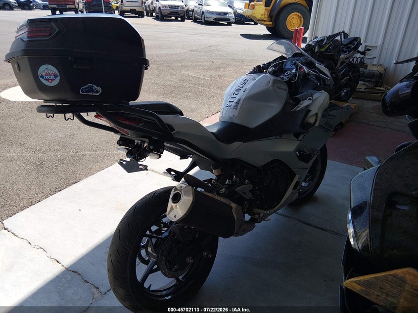 2025 Kawasaki Ninja VIN ML5EXGG14SDA67590 IAAI salvage auction — FRONT END, Wait Title, sold $525 on 2026-09-16 (photo 4)